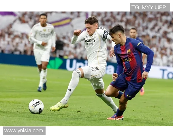 西甲联赛最新积分榜：巴萨与皇马谁能争冠